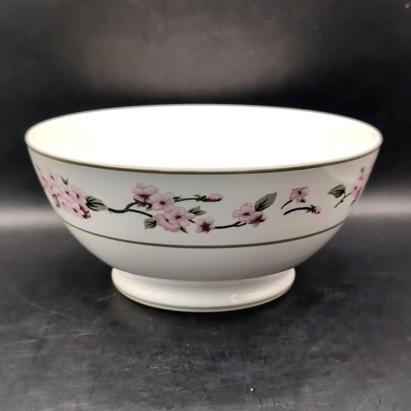 Martha Stewart Essentials MSE Hydrangea Footed 8" Vegetable Serving Bowl - Picture 1 of 5
